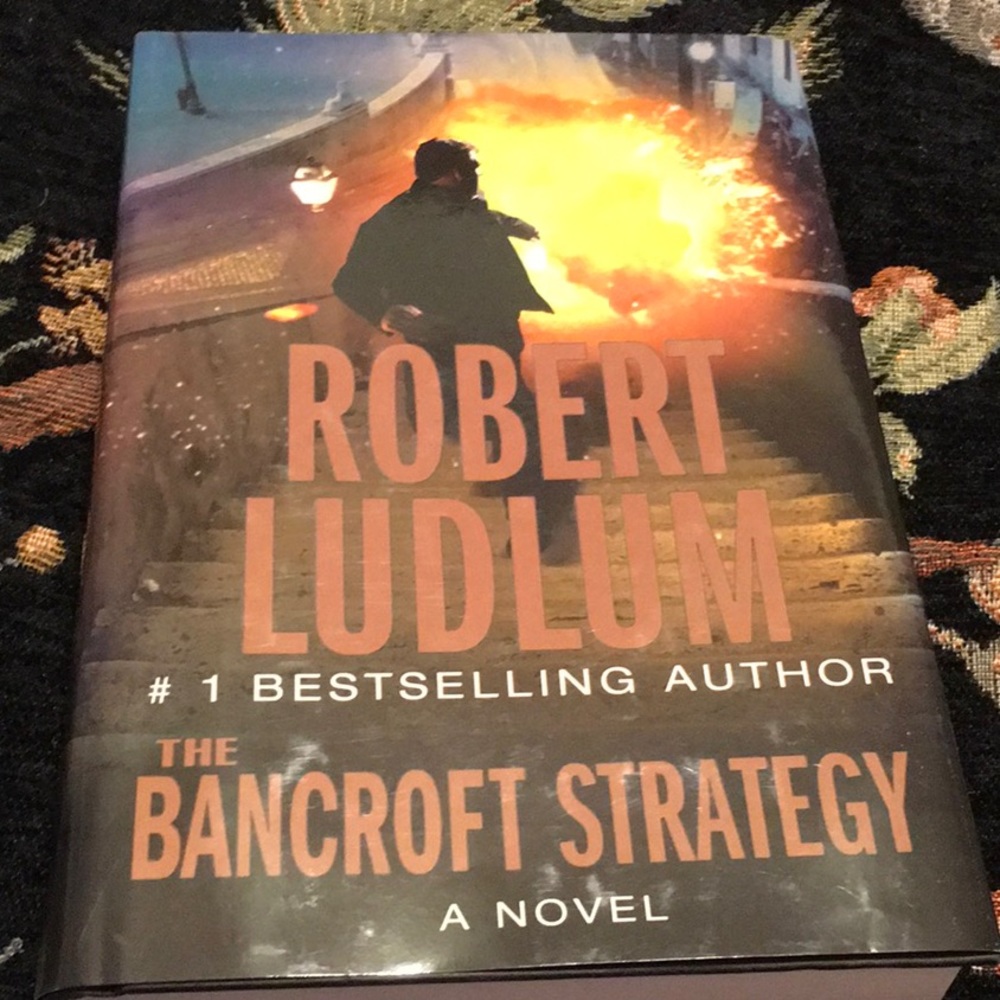 ROBERT LUDLUM,NWT,LARGE PRINT,THE BANCROFT STRATEGY. Hardcover, MYSTERY/THRILLER